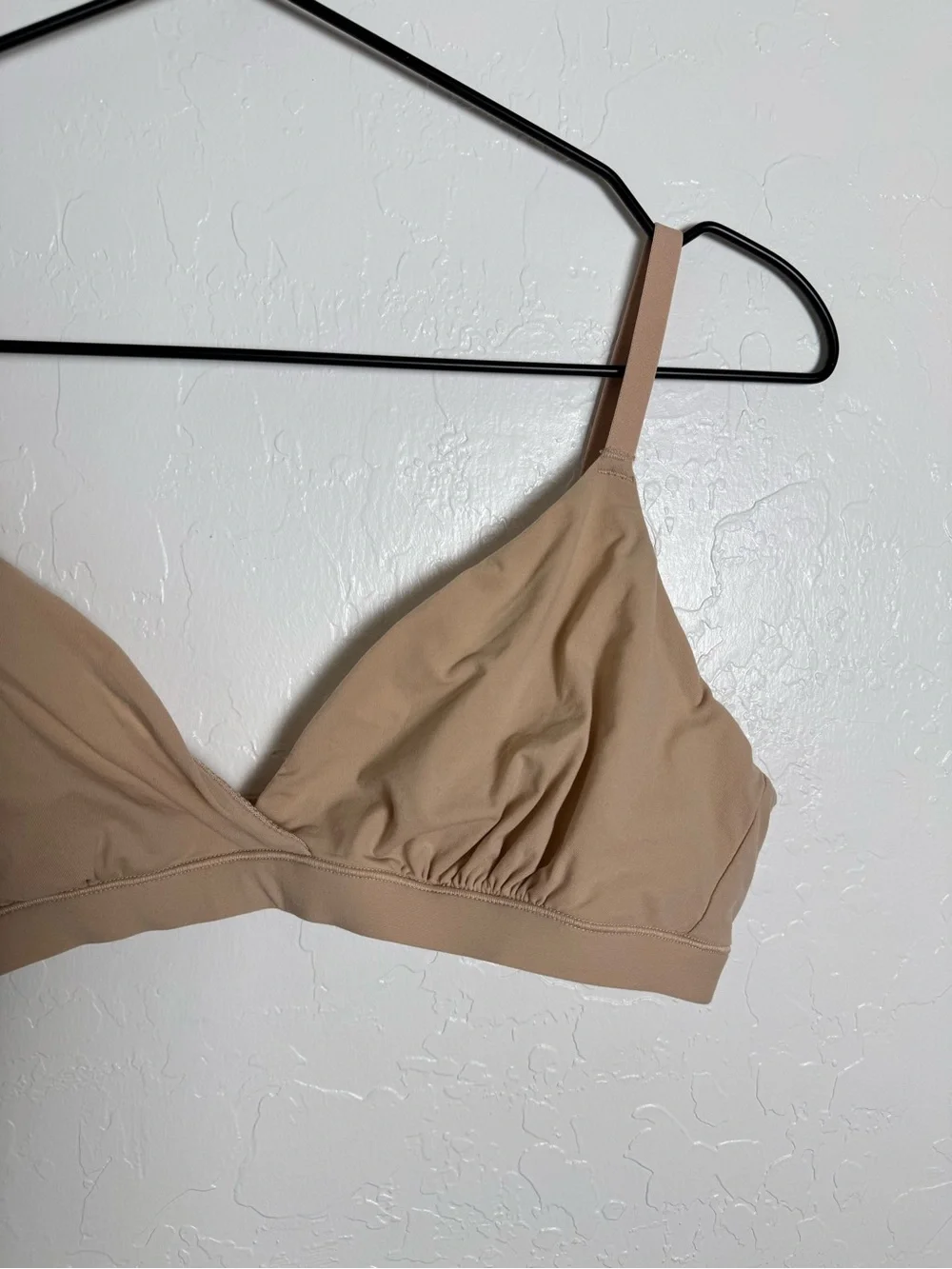 SKIMS Fits Everybody Nude Crossover Triangle Bralette Size Large - Picture 5 of 8